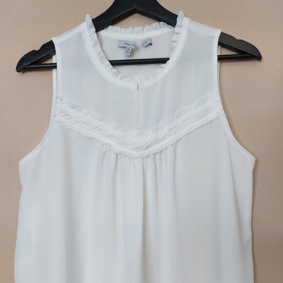 Naked Zebra White sleeveless blouse with ruffle detail at the neckline medium - Picture 4 of 7